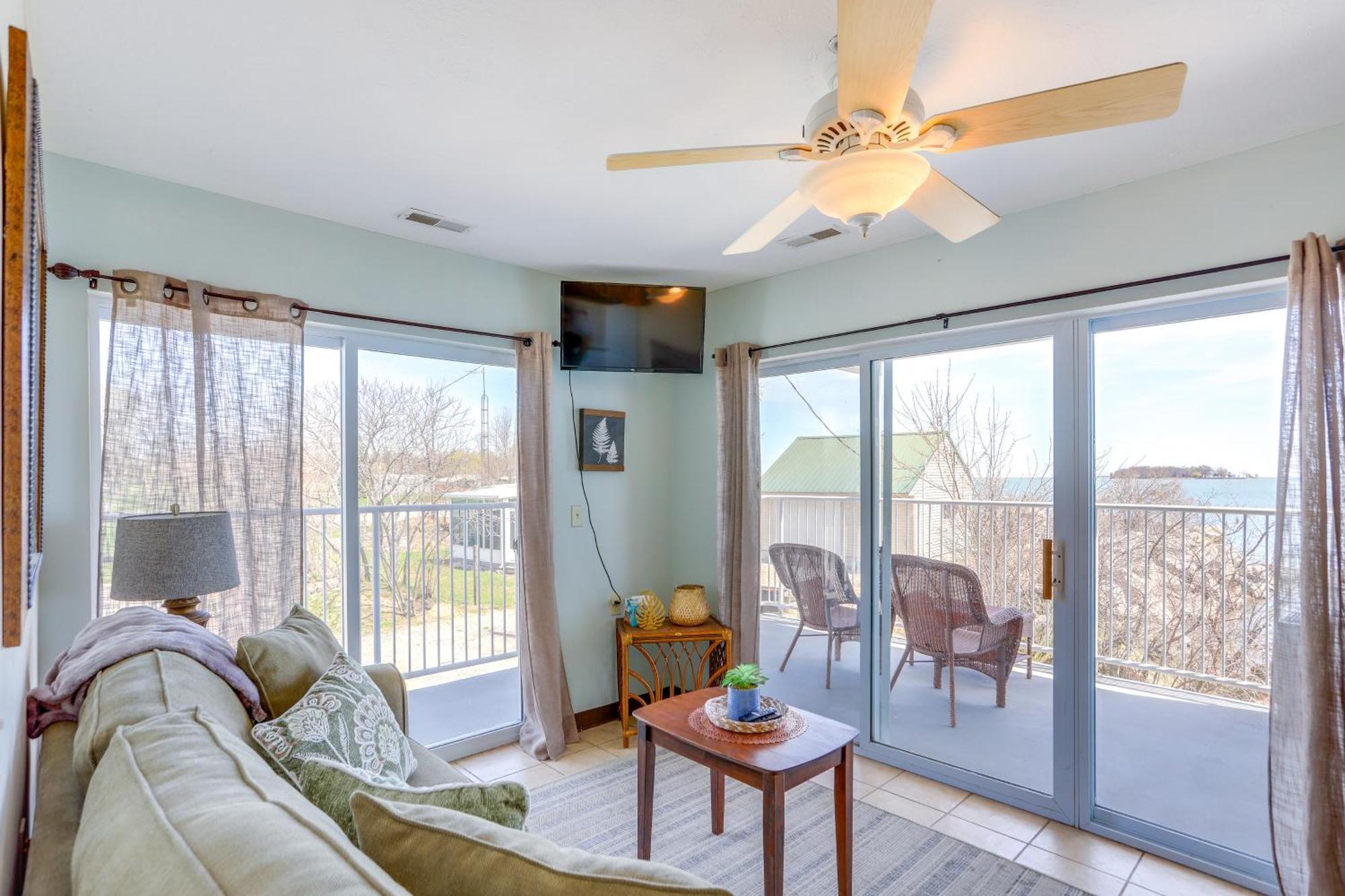 Waterfront Bass Island Retreat With Balcony And Tv Apartment Put-in-Bay Luaran gambar