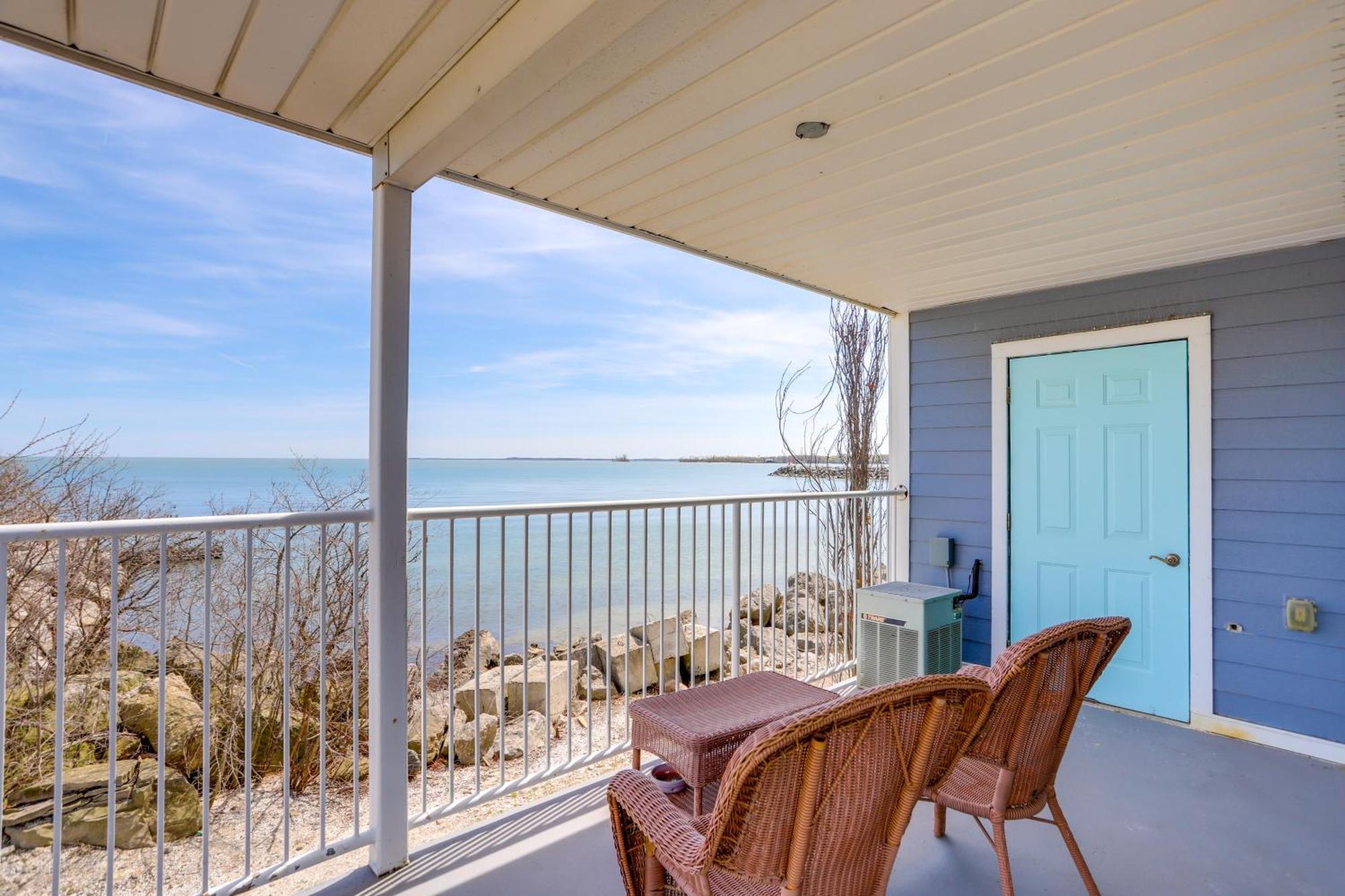 Waterfront Bass Island Retreat With Balcony And Tv Apartment Put-in-Bay Luaran gambar